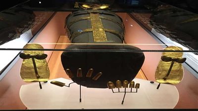 وزير الآثار يتفقد معرض توت عنخ آمون في أمريكا