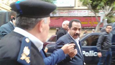 بالصور..مدير أمن الاسكندرية والمحافظ يتفقدان موقع الانفجار