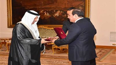 السيسي يمنح سفير السعودية وشاح النيل لانتهاء فترة عمله