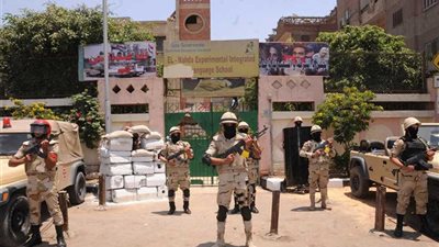 القوات المسلحة والشرطة تتسلمان اللجان الانتخابية استعدادًا لتأمين الانتخابات