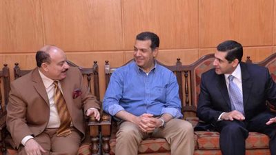 محافظ أسيوط يلتقي رئيس اللجنة العامة المشرفة على الانتخابات