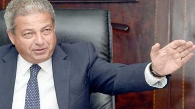 وزير الرياضة يدلي بصوته في مدرسة النور للمكفوفين