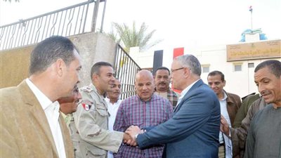 محافظ المنيا يتفقد عددا من المقرات الانتخابية (صور)