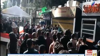 احتشاد المواطنين أمام اللجان الانتخابية قبل بدء التصويت (فيديو)