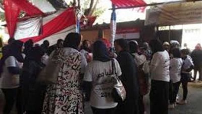 احتشاد الناخبين أمام اللجنة 50 بالساحل