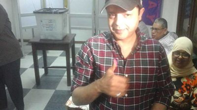 ​هنيدي يدلي بصوته.. ويؤكد: واجب وطني