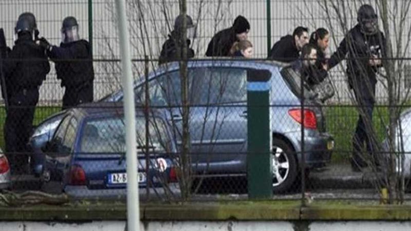 إطلاق نار واحتجاز