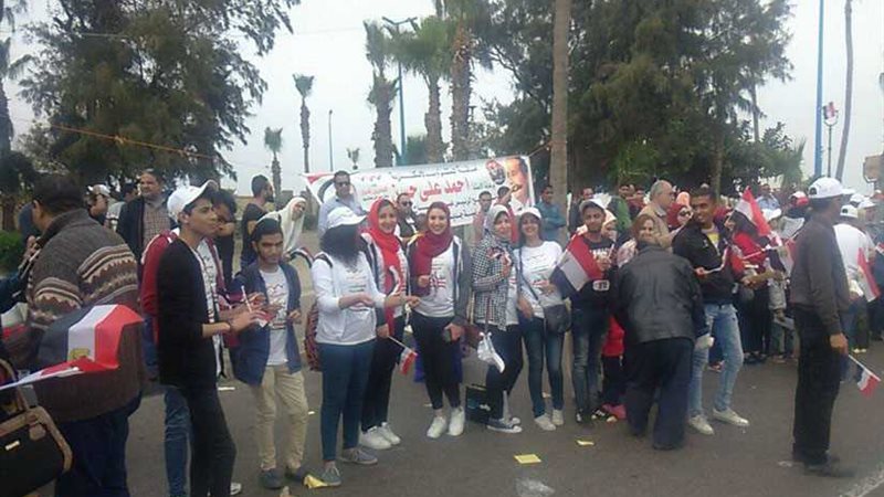 سلسلة بشرية لدعم