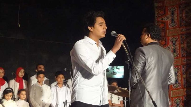 مناقشة وعرض كورال