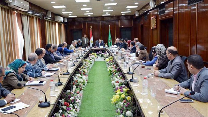 محافظ الدقهلية يناقش