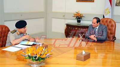 الرئيس يستعرض آخر المستجدات على الصعيد الأمنى والعسكري خلال اجتماعه بوزير الدفاع والإنتاج الحربي‎