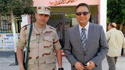 كرم جبر يدلي بصوته بلجنة مدرسة فاطمة عنان بالتجمع الخامس