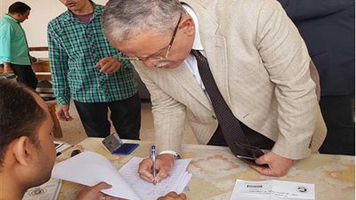محافظ المنيا يدلي بصوته في الانتخابات الرئاسية