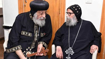 البابا يطمئن على صحة نيافة الأنبا أرسانيوس