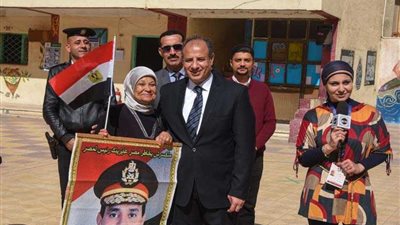 محافظ الإسكندرية يتابع سير العملية الإنتخابية من داخل غرفة العمليات الرئيسيّة بالمحافظة