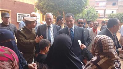 محافظ أسيوط يتفقد اللجان الانتخابية