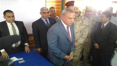 محافظ قنا يتفقد سير الانتخابات باللجان (صور)