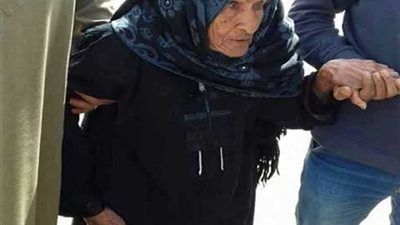 الحاجة زينب 103 أعوام تدلي بصوتها وتناشد المواطنين المشاركة