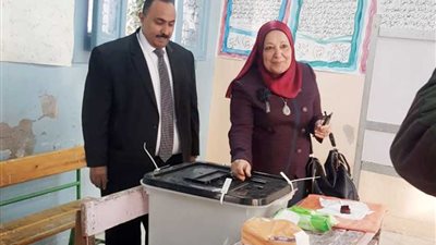 رئيسة النيابة الإدارية تدلي بصوتها (صور)