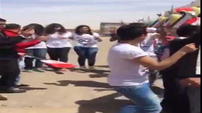 بالفيديو.. رقص الناخبين أمام اللجان بمدينة الشروق