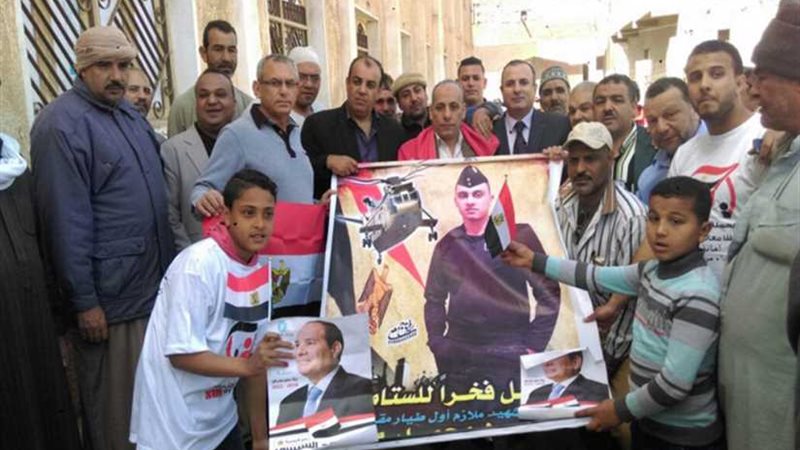 أفراد أسرة شهيد الستاموني