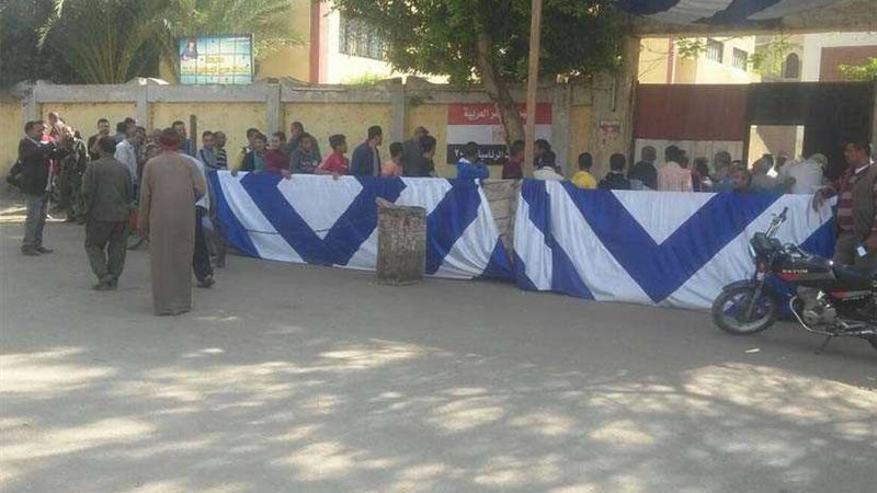 توافد المواطنين على