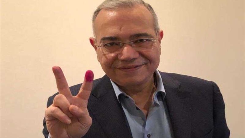 عصام خليل يدلي بصوته