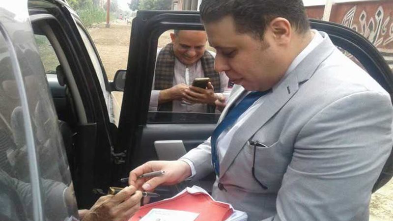 مشرف على إحدى اللجان