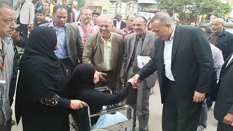 بالصور.. جولة لمحافظ