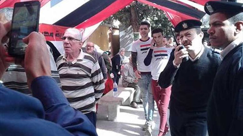 إقبال كثيف على لجان