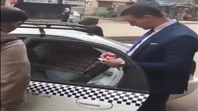 قضاة بحجم الوطن.. ذهب إلى سيارة مواطن قعيد لتمكينه من التصويت (فيديو)