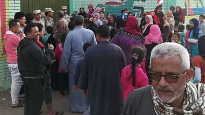 إقبال كثيف على الانتخابات بكفر صقر في الشرقية