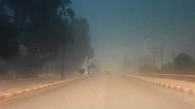 إغلاق عدة طرق بسبب العاصفة الرملية.. تعرف عليها