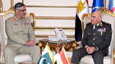 وزير الدفاع ورئيس الأركان الباكستاني يبحثان القضاء على الإرهاب