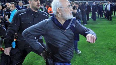 مندوب الفيفا يوصي بإيقاف اليونان بعد العنف المتكرر في مباريات كرة القدم