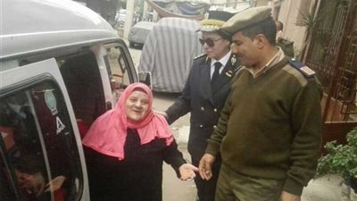 مدير أمن القليوبية يدفع بالضابطات لمساعدة المسنين (صور)
