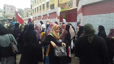 إقبال كثيف على لجان السيدات في سمنود