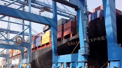 فتح بوغاز ميناء الإسكندرية والدخيلة بعد تحسن الأحوال الجومائية