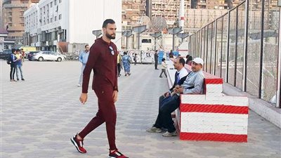 حمدي النقاز من المطار إلى الزمالك