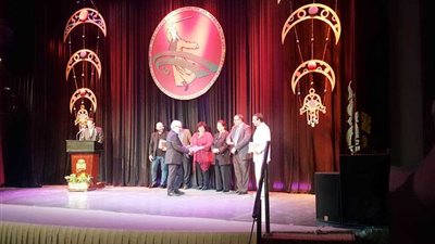 بالصور.. وزيرة الثقافة تكرم عددا من رموز الفن الشعبي