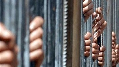 ضبط 5 ركاب بمطار القاهره حاولوا تهريب مبالغ مالية وأقراص مخدرة