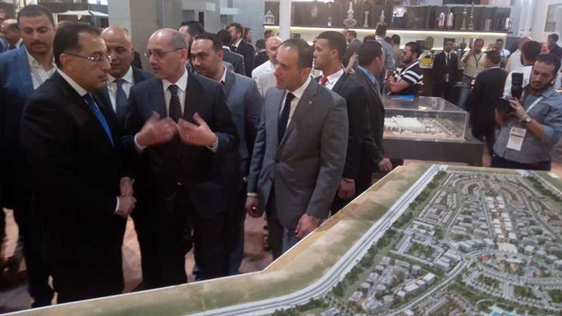 وزير الإسكان يفتتح