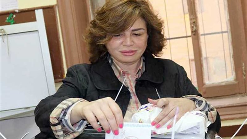 الفنانون يواصلون