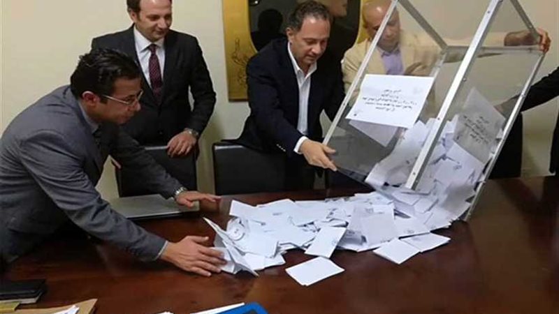 بدء عمليات فرز الأصوات