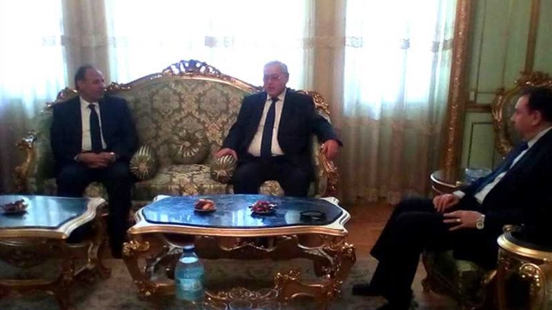 سلطان يقدم العزاء