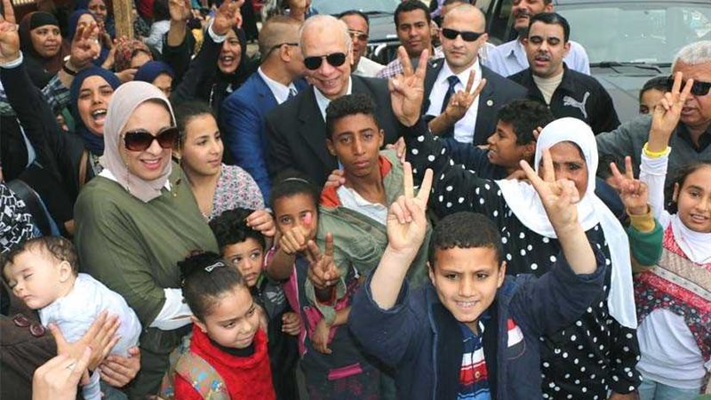 توافد أهالي الأسمرات