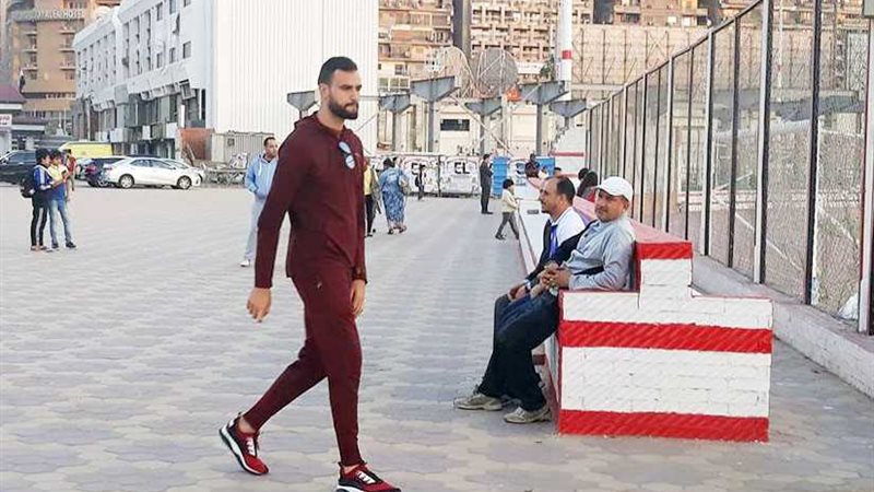 حمدي النقاز من المطار