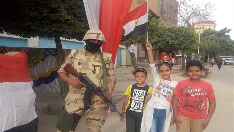 أطفال حلوان يقدمون