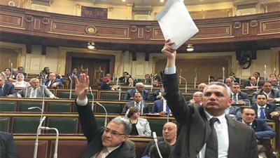 النواب يهاجمون وزير التنمية المحلية ويطالبون بإقالته