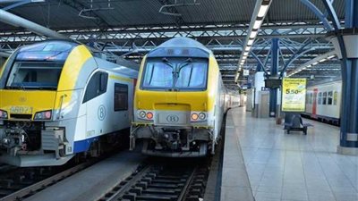 شلل في قطارات فرنسا بسبب إضراب عمال السكك الحديدية